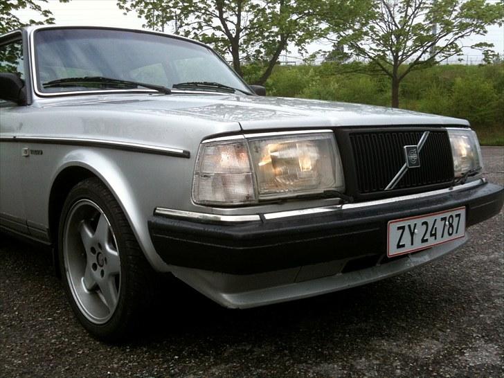 Div. billeder af min Volvo 240 - Close Up billede, intet at skjule, kun glæde over at en 240 stadig holder MAX billede 3