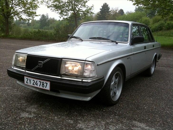 Div. billeder af min Volvo 240 - Polaris fælgene gør sig godt, i denne kombination... billede 4