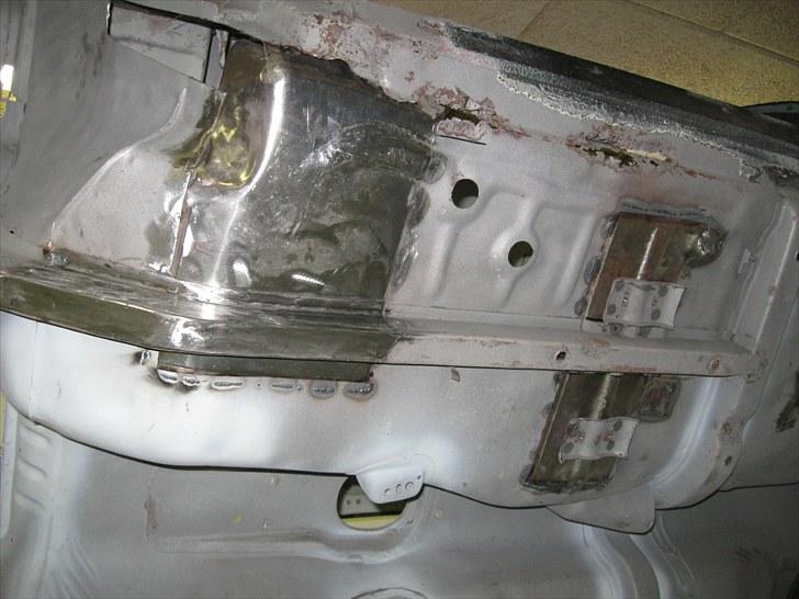 Opel Manta B Gsi :) - Så blev der lavet lidt mere rust i bunden, ny hjemmelavet vange osv, bliver rigtig godt til sidst.. :) der kommer selvfølgelig også nyt panel på.. :) billede 79