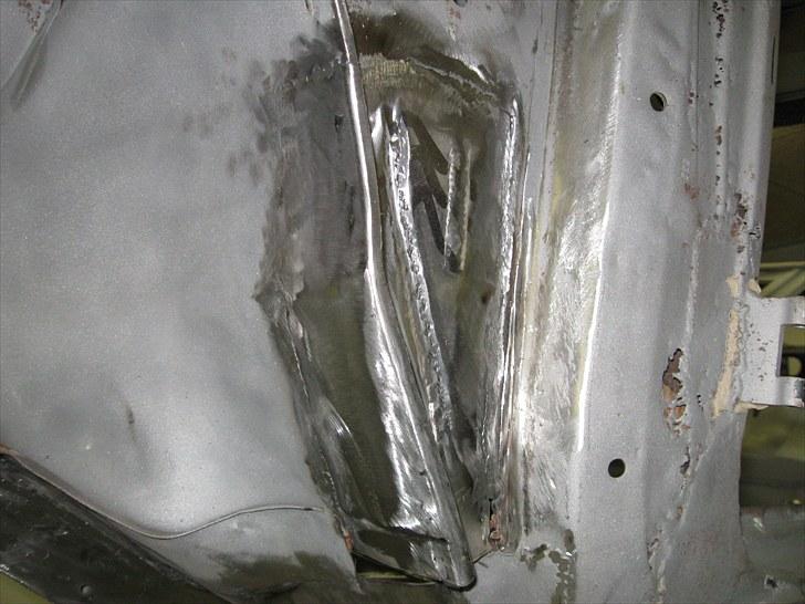 Opel Manta B Gsi :) - Foran dør stolpen.. :) Ser rigtig godt ud synes jeg selv.. :) Min far kan alligevel lidt kunstner stadigvæk.. :P billede 82