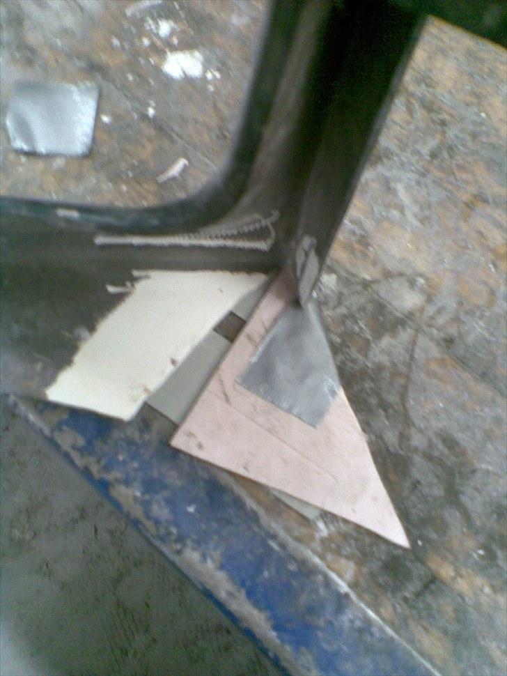 Opel Manta B Gsi :) - Her har jeg lige lavet et lille stykke i glasfiber spartel.. :) billede 85