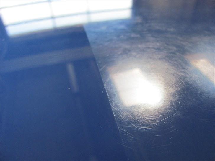 Polering af Uno uden klarlak - Uden voks - dette er et midtvejsbillede - hele hjelmen blev taget til perfektion sfterfælgende. Dette illustrerer bare farveforskellen. billede 1