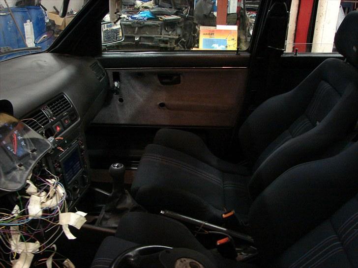 Golf 2 syncro projekt  - D.12-6-10 er godt i gang med at samle bilen indvendig billede 124