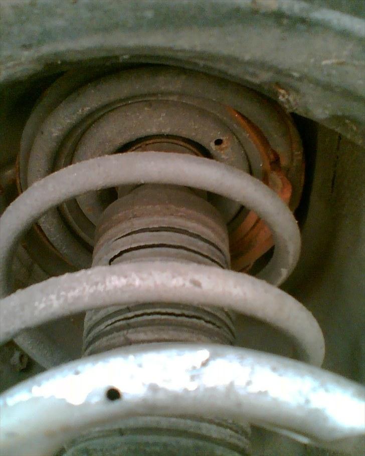 Nissan Almera Tino 2,2 Dci Visia - Knækket forfjeder i den ene side billede 42