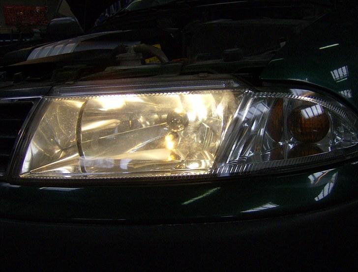 Førstegans polering af plastik lygter billede 13