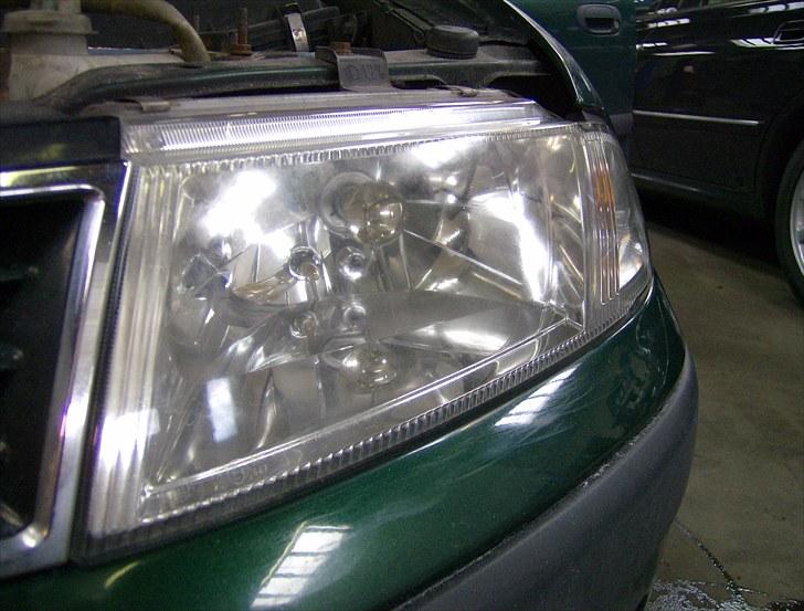 Førstegans polering af plastik lygter billede 15