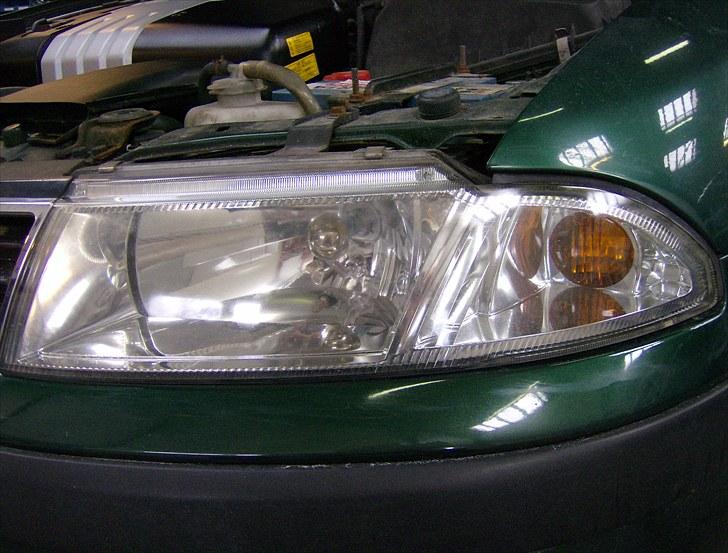 Førstegans polering af plastik lygter billede 16