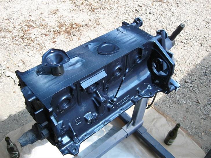 Opel Manta B Gsi :) - Så fik motorblokken farve og klarlak.. :) Rigtig lækker farve, effekten er desværre ikke nem og se på billedet, men det er rigtig godt i virkeligheden.. :) samme farve bliver bilen.. :) billede 96