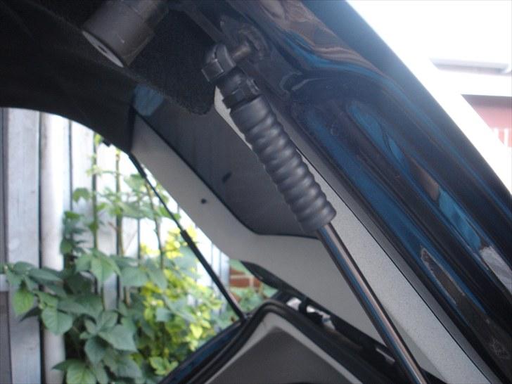 Automatisk åbning af blagklap på altea - Så er det monteret på bilen igen ! billede 9