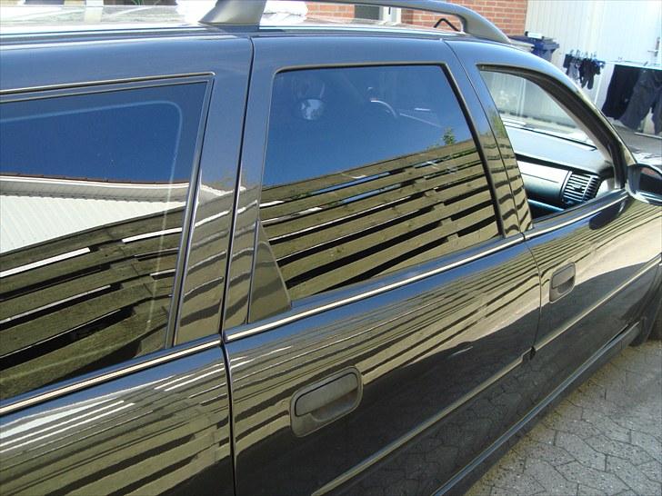 Carbon Fiber folie på en Vectra b - Sådan så det ud inden vi gik i gang. billede 1