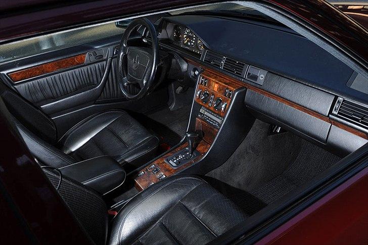 Mercedes-Benz 500E W124 - Den flotte kabine billede 6