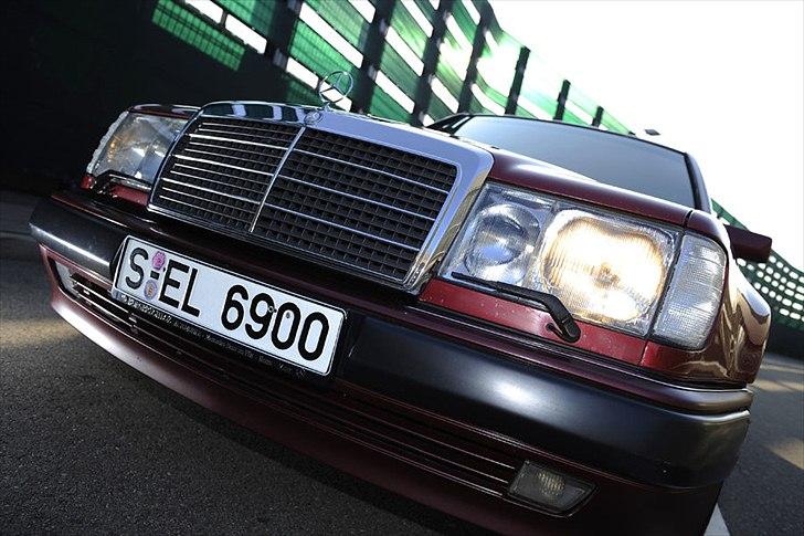Mercedes-Benz 500E W124 - 500E'eren Havde også sine egne forlygter, de er lidt anderledes end normale W124 forlygter. billede 9