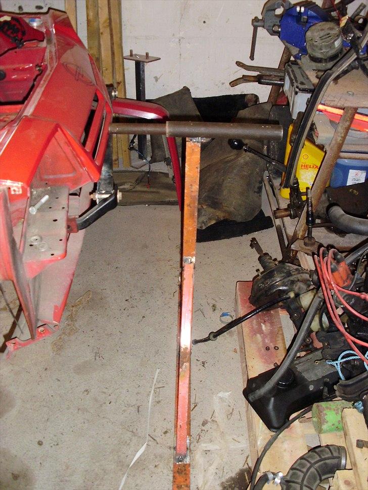 Manta B projekt - Er igang med at lavet et stativ, så den kan vende bunden i vejret. Det er færdig nu, og det virker fint :) billede 15