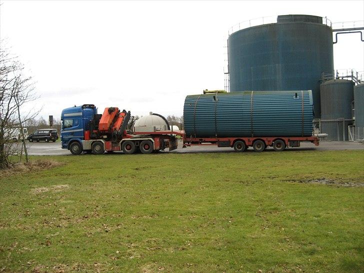 Palfinger 85000F på job 4 - Den lidt mendre tank som hvors 120t/m stak afsted med var lidt mendre jeg jeg husker ikke målene billede 7