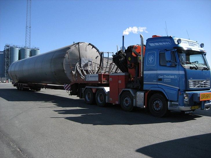 Palfinger 85000F på job 4 - En anden tank som vi flyttede sammen med Ødum fra randers super fine mennesker og altid i godt humør fra hadsund til århus havn 22m lage og 3.5 i Ø og så er d lavet i alu og vejer kun 7 tons billede 30