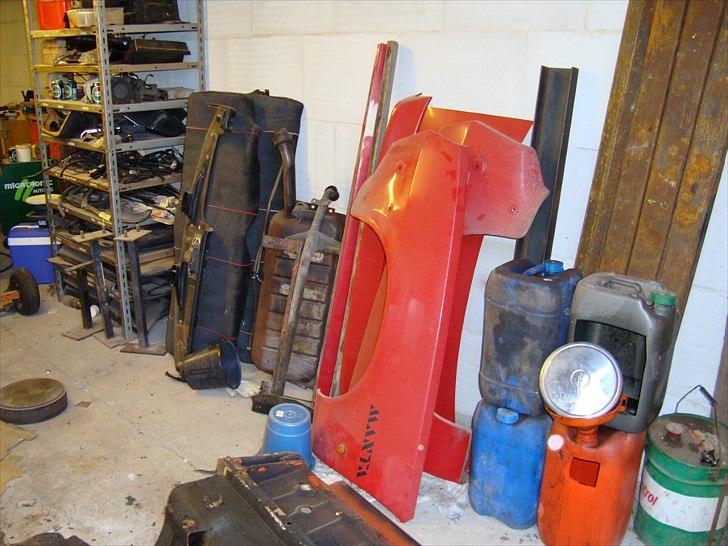 Manta B projekt - Forskærme, bagsæde, tank + div. ting til bilen. Mangler et godt sted og opbevare dem :) billede 61