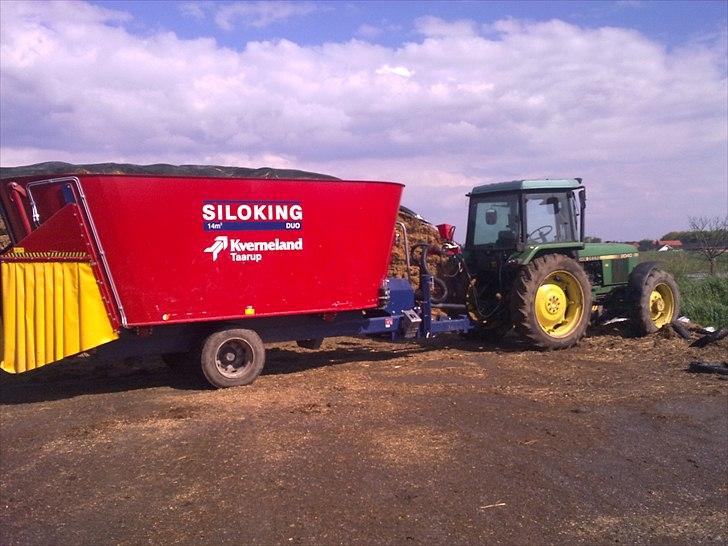 Billeder af de grønne på gården - JD 2040 som kun trækker fodervognen billede 14