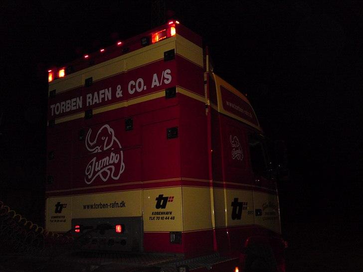 Volvo FH16 660 8x4 - Lavede lyset om bagpå så det passer som lysene er på taget foran :-) og bemærk dioder i arbejdslamperne billede 77