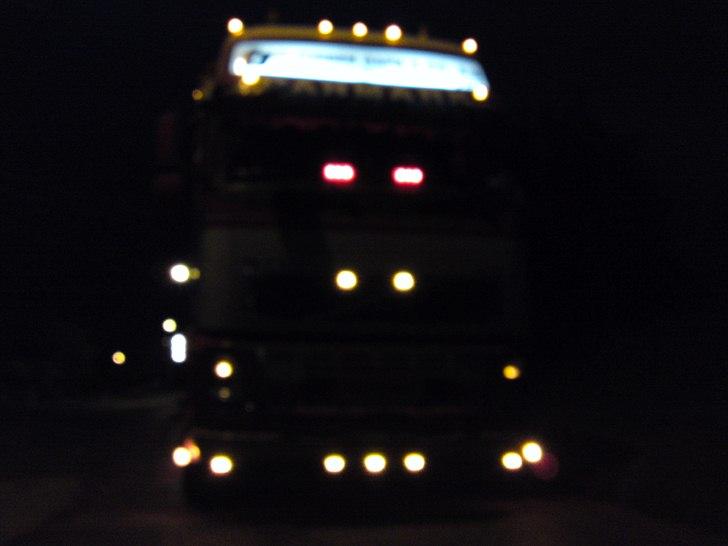 Volvo FH16 660 8x4 - Utydeligt men man kan se hvor lys er :-) billede 81