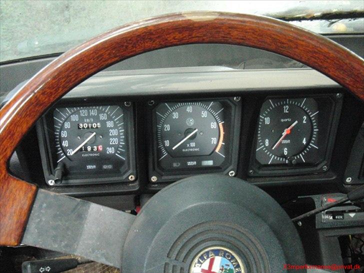 Alfa Romeo Alfetta GTV 2000 - 130105 km eller 230105 km, eller bare 30105 km.
Fine Veglia instrumenter fra før verden gik af lave. billede 10