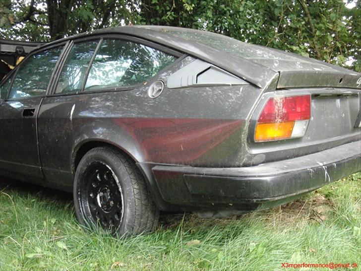 Alfa Romeo Alfetta GTV 2000 - Nice!
Baghjulstræk, transaksel og frontmotor. 
 billede 4