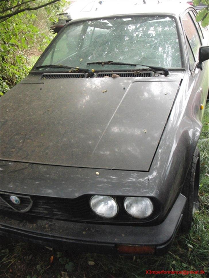 Alfa Romeo Alfetta GTV 2000 - Lav og bred.
Alfa design fra sidst i 70'erne. billede 1