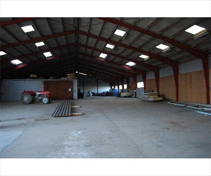 Lager i Vejle / Tørring - Et gammelt billede af den store hal. Den gamle røde står jo fri af vejr og vind billede 5