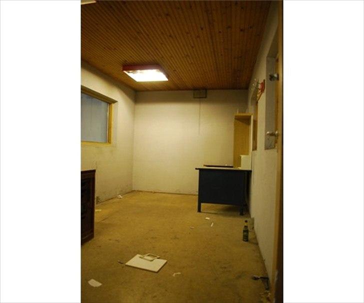 Lager i Vejle / Tørring - Gammelt billede af et kontor i hallen som hører til fyrrummet / hobbyrummet. billede 9