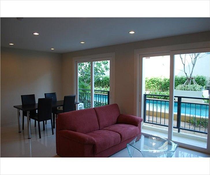 Lejlighed i Thailand - Stue / alrum...Udsigt til pool.. billede 4