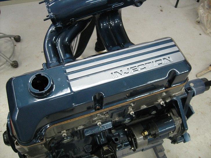 Opel Manta B Gsi :) - Så blev motoren samlet lidt mere, indsugningen og ventildækslet er bare lige lagt løst på, men det bliver da en okay motor ? :P billede 159