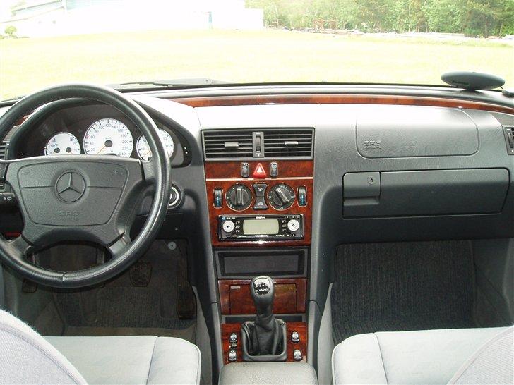 Flere billeder af mercedesen billede 2