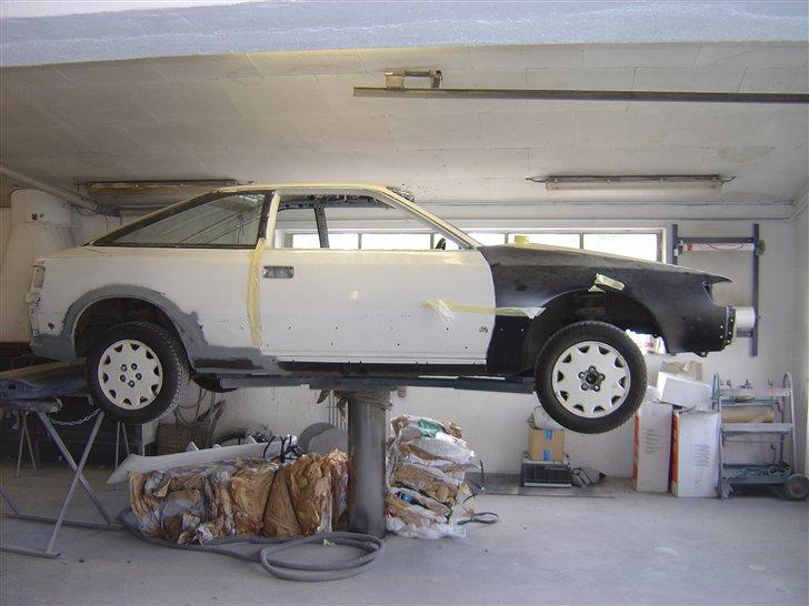 Celica ST165 under genopbygning - Så er bilen hos maleren billede 75