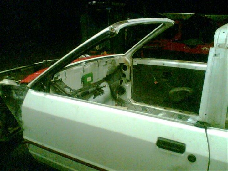 Mit Ford Escort Cabrio projekt! - Andre døre UDEN rust!

Fra Xr3i MED ORG. Elruder + Centrallås! ;-)

Er tilpasset så jeg har en hel rude! (Ikke normalt på Mk3+4, da ruden er delt op i 2) Bilen bliver mere åben! billede 3