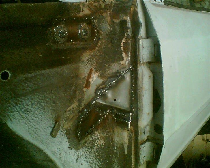 Mit Ford Escort Cabrio projekt! - Ja der skulle laves lidt rustarbejde i begge A-stolper! billede 5