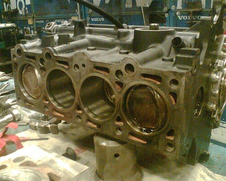 Mit Ford Escort Cabrio projekt! - Motor hones op, og har fået nye stempelringe, plejllejer, knast + løfterer!

Ventil er blevet slebet! billede 12