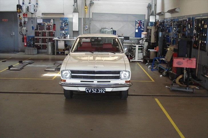 Opel Kadett B Holiday - Står klar til afhentning, ved Opel i Esbjerg, turen gå mod det Sønderjyske. billede 2