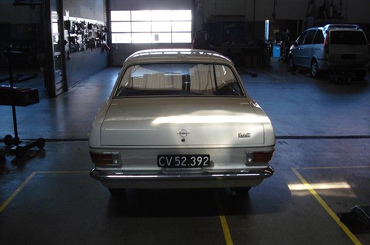 Opel Kadett B Holiday - Står klar til afhentning, ved Opel i Esbjerg, turen gå mod det Sønderjyske. billede 4