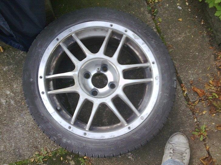 Fælg renovering - Her har jeg slebet den hærdede spartelmasse ned så det blev helt glat hele vejen rundt billede 4