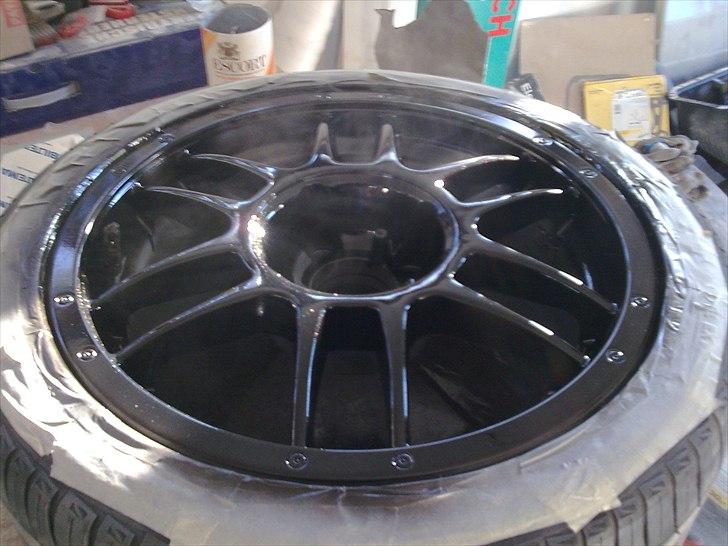 Fælg renovering - Her fik den noget sort metallic spray maling (harald nyborg) billede 9