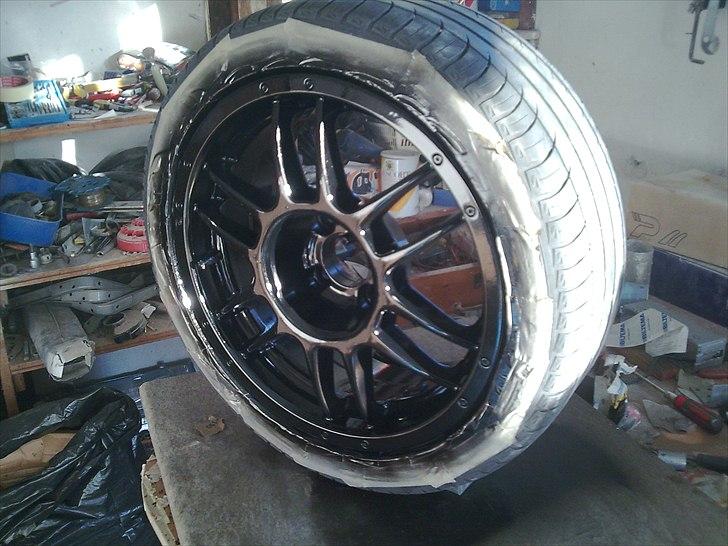 Fælg renovering - Så kom der noget klarlak på det kan også købes i harald nyborg i spraydåse, jeg gav den 2 lag lak billede 13