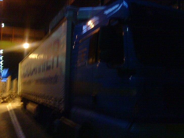 Larsen flyvers  - Læsses gennem tag billede 7