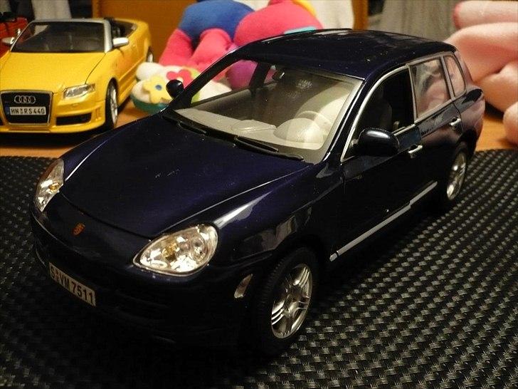 Mine modelbiler 1:18 - Porsche cayenne billede 132