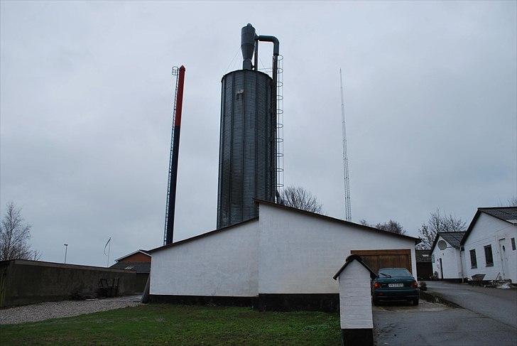 Lager i Vejle / Tørring - Lige et view af den ene af hallerne. Hallen indeholder bla fyrrum og hobbyrum med ny port.. billede 4