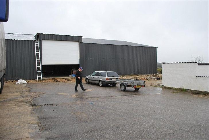Lager i Vejle / Tørring - Storebror på vej til kaffepause....Ikke et sjældent syn.... billede 3