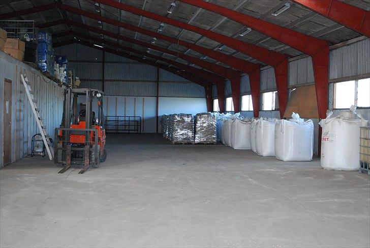 Lager i Vejle / Tørring - Nyt billede af den 1000kvm store hal..Dog før motorbåden kom ind og ligge.. billede 14