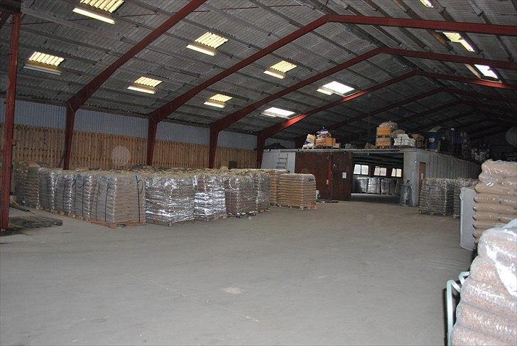 Lager i Vejle / Tørring - Lige et view af hallen, nu med lidt træpiller fyldt ind. billede 15