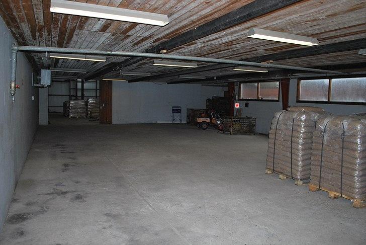 Lager i Vejle / Tørring - Den gamle montage hal, som nu er opbevaring for vognparken. billede 21