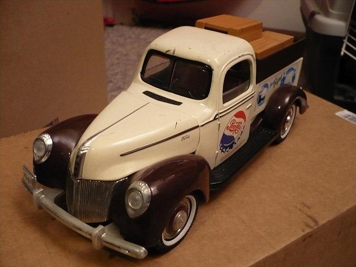 Mine modelbiler 1:18 - Ford sparegris billede 139