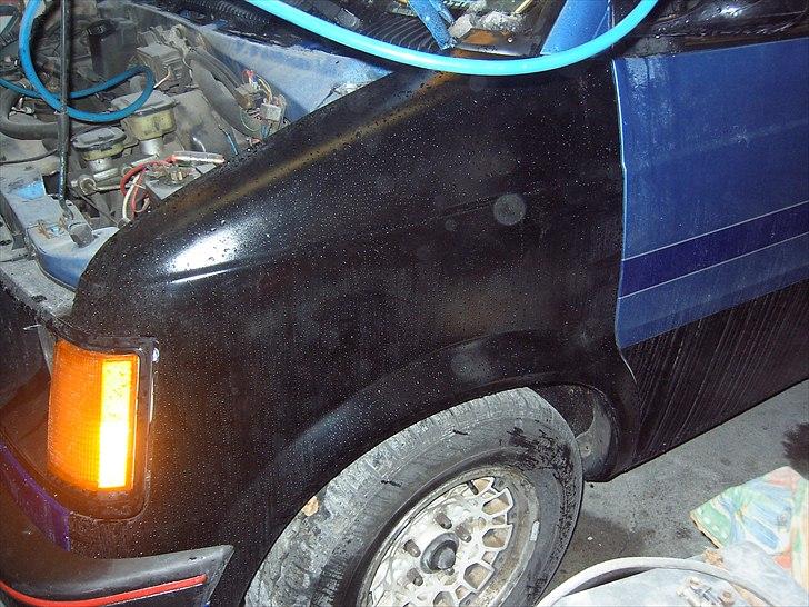 Chevrolet Astro van 5,7 v8 Projekt - Venstre forskærm er blevet udskftet , den gamle var meget rødden. billede 1