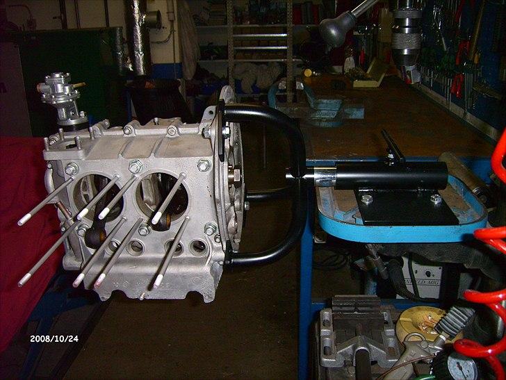 VW Karmann Ghia Cabrio projekt - Hjemmestrikket motorstativ lavet til planet på søjleboremaskinen, så er den multij usterbar billede 8